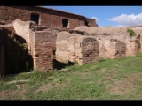 04360 ostia - regio i - insula viii - botteghe (i,viii,10) - suedfront - 09-2022.jpg